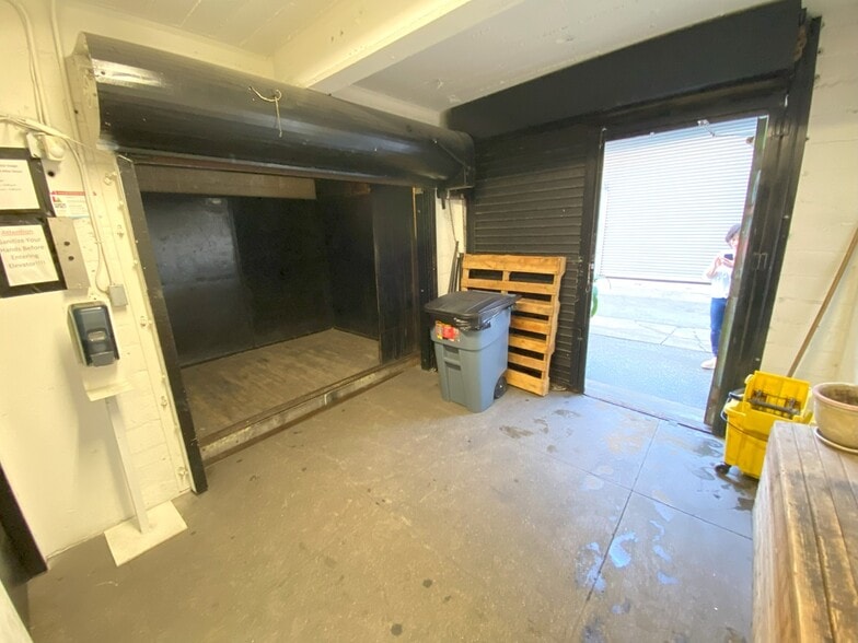 More Photos Of 817 S Los Angeles St, Los Angeles Manufacturing For Lease