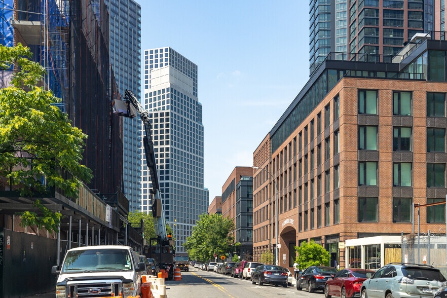 More Photos Of 35 Commercial St, Brooklyn Apartments For Lease