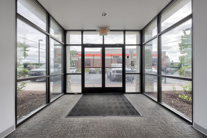 More Photos Of 84 Doe Run Rd, Manheim Medical For Lease