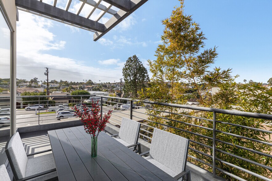 More Photos Of 930-932 Manhattan Beach Blvd, Manhattan Beach Office Residential For Sale