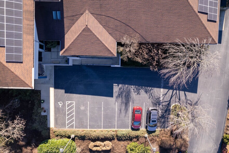 More Photos Of 1140 E Market St, Charlottesville Office For Lease