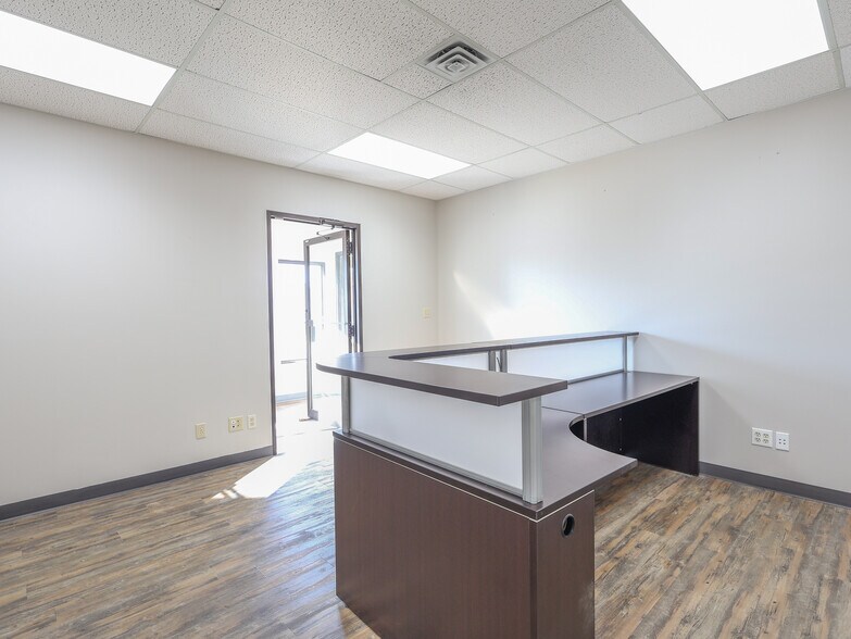 More Photos Of 5003 47 st, Stettler Office For Lease
