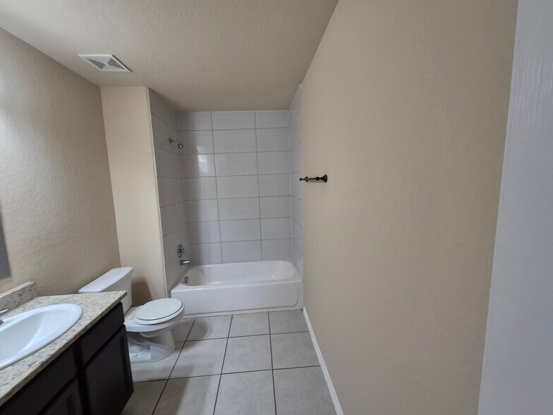 More Photos Of 8710 Vista de Nubes, Converse Apartments For Sale
