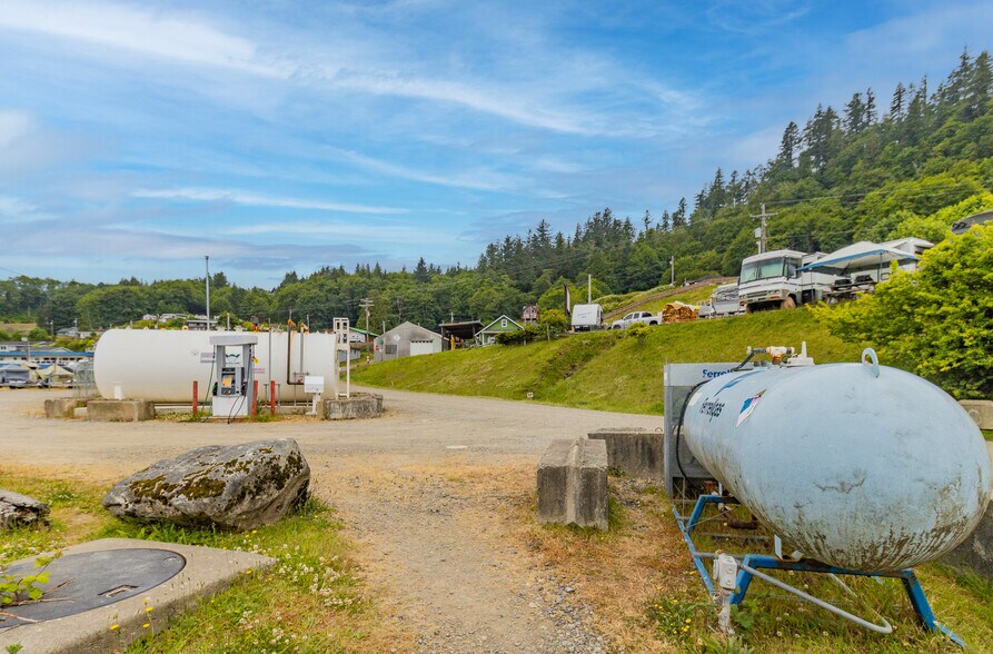 More Photos Of 444 Front St, Sekiu Hotel For Sale