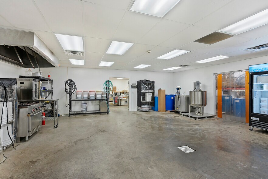 More Photos Of 1877 W 2800 S, Ogden Flex For Lease