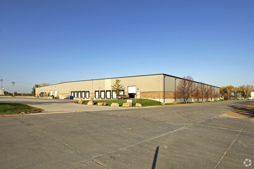 More Photos Of 4617-4641 Crossroads Industrial Dr, Bridgeton Warehouse For Lease