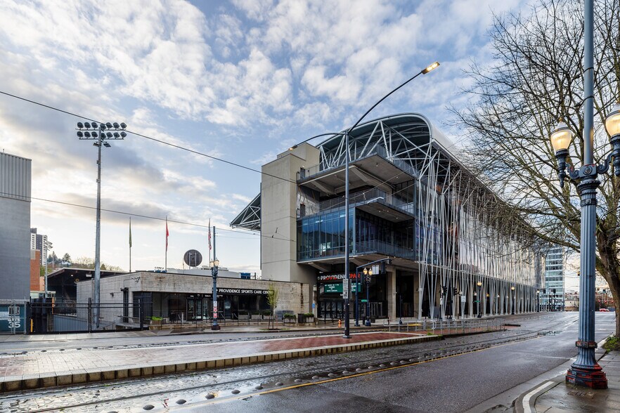 More Photos Of 909 SW 18th Ave, Portland Health Club For Lease