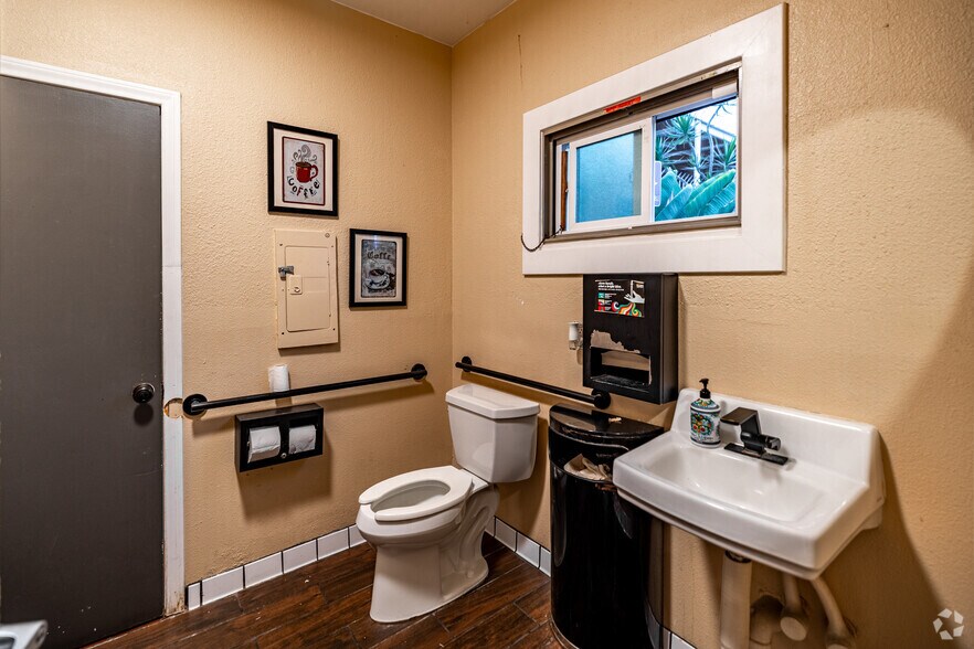 More Photos Of 34114 Pacific Coast Hwy, Dana Point Freestanding For Lease