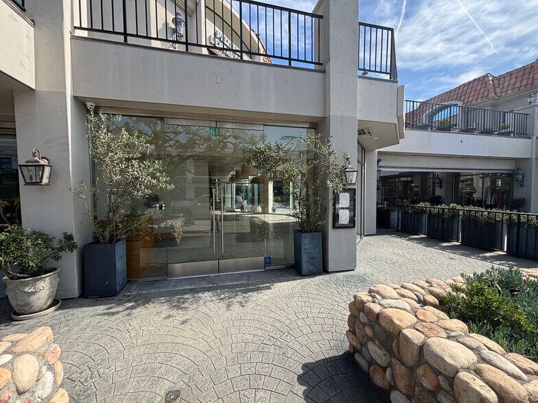 More Photos Of 970 Monument St, Pacific Palisades Storefront Retail Office For Lease