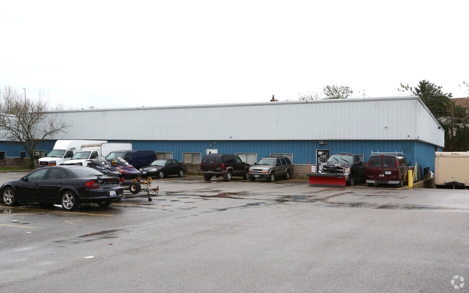 More Photos Of 14-16 Prosper Ct, Lake In The Hills Manufacturing For Lease