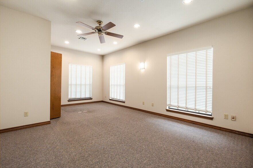 More Photos Of 625 Kennedy Ct, Belton Office For Sale