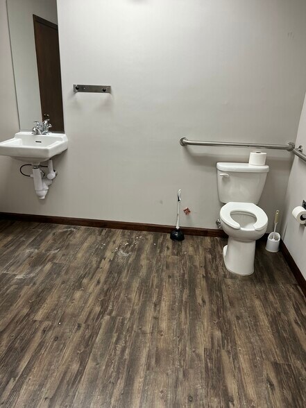 More Photos Of 3822 Rosemont Dr, Columbus Medical For Lease