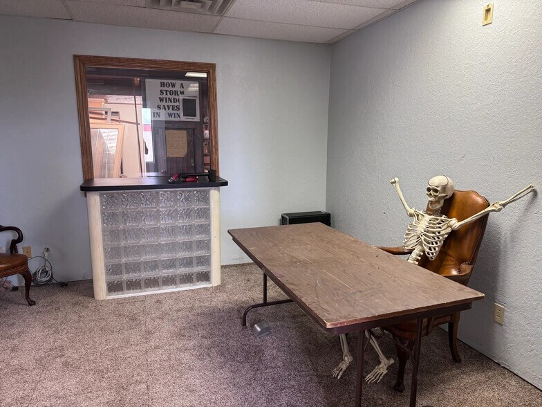 More Photos Of 3500 Kim Dr, Irving Flex For Sale