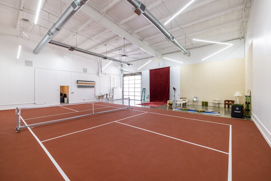 More Photos Of 3915 McKinney St, Houston Light Distribution For Sale