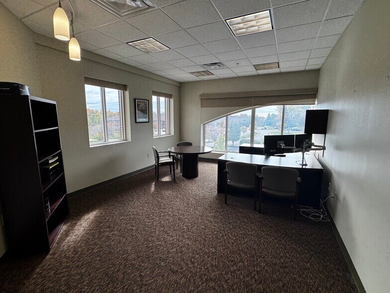 More Photos Of 12500 Reed Hartman Hwy, Cincinnati Office For Lease