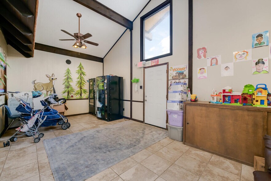 More Photos Of 2000 N 25th St, Waco Daycare Center For Sale