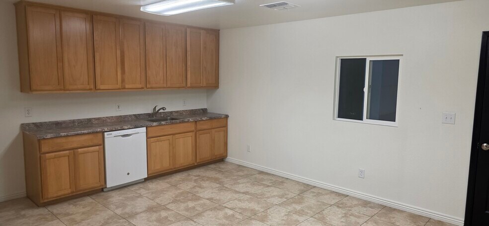 More Photos Of 6532 W Flint St, Chandler Warehouse For Lease