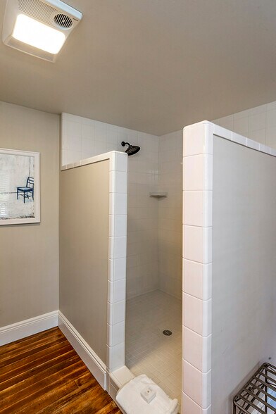 More Photos Of 240 E California St, Jacksonville Hotel For Sale