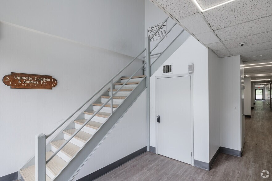 More Photos Of 843 Union Ave, New Windsor Township Office For Lease