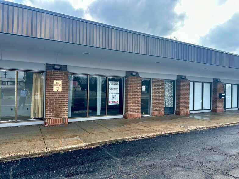 More Photos Of 6810 S Cedar St, Lansing Storefront Retail Office For Lease