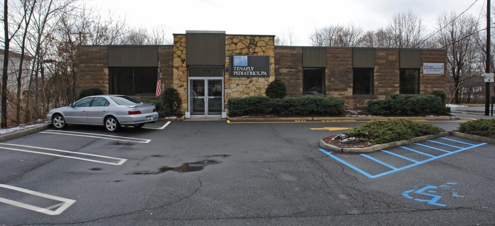 Primary Photo Of 26 Park Pl, Paramus Office For Lease