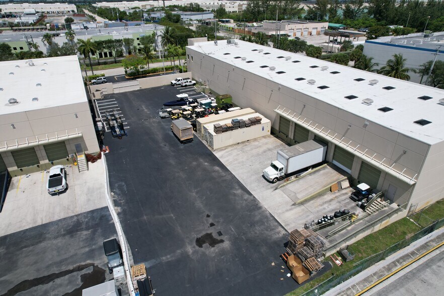 More Photos Of 7999 NW 81st Pl, Medley Warehouse For Lease