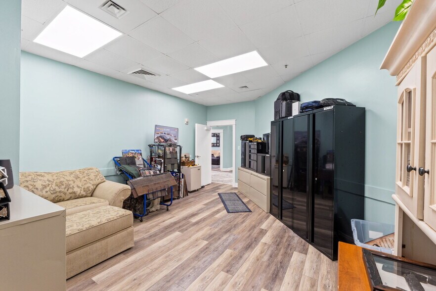 More Photos Of 5420 Hickory St, Panama City Office For Sale