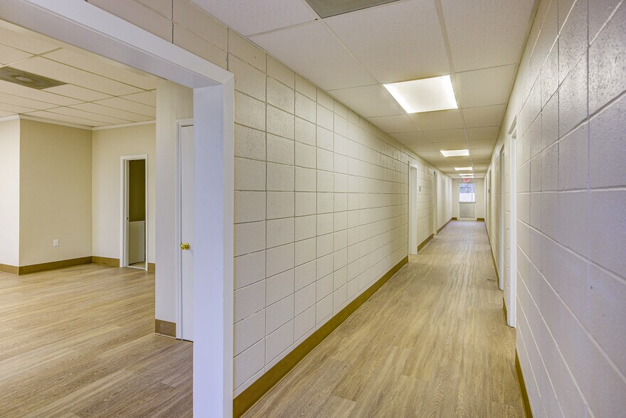 More Photos Of 6889 Paxton Rd, Vicksburg Office For Sale