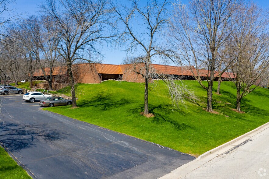 Primary Photo Of 333 Bishops Way, Brookfield Office For Lease