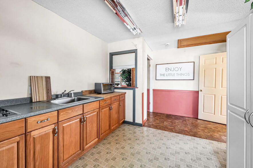 More Photos Of 526 College Hwy, Southwick Specialty For Sale