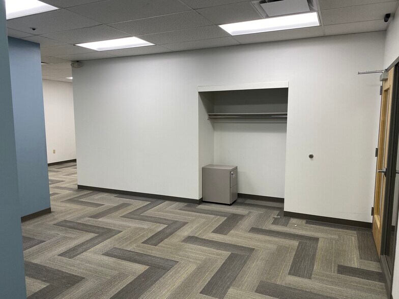 More Photos Of 17401 Lorain Ave, Cleveland Freestanding For Lease