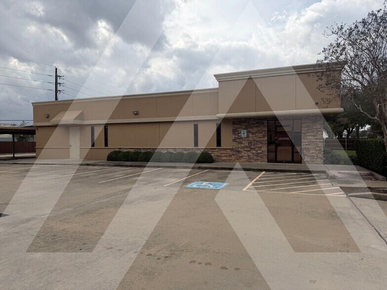 More Photos Of 10505 Fountaingate Dr, Stafford Office For Lease