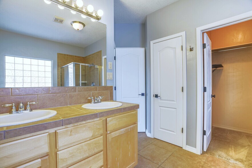 More Photos Of 4316 Beresford Ln Nw, Albuquerque Flex For Sale