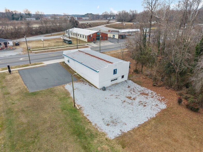 More Photos Of 1108 S Salisbury, Spencer Freestanding For Sale