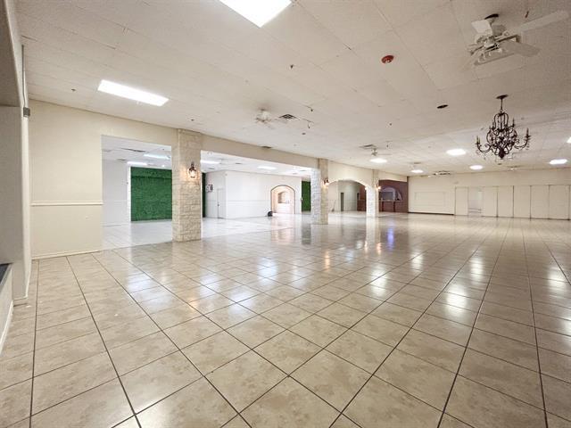 More Photos Of 819 Los Presidentes Ave, Laredo Storefront Retail Office For Sale