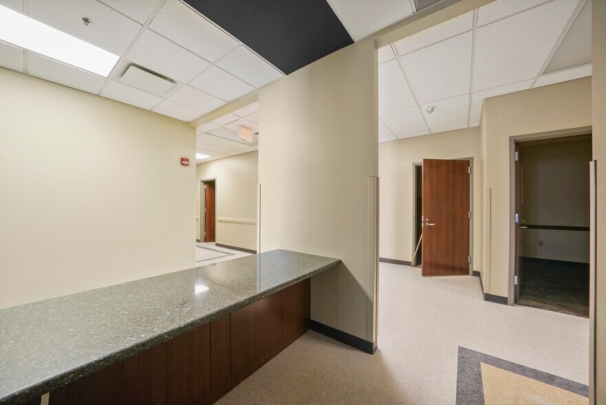 More Photos Of 27126 Northwest Fwy, Cypress Freestanding For Lease