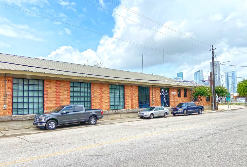 More Photos Of 2220 Commerce St, Houston Loft Creative Space For Lease