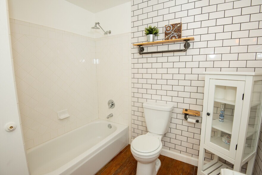 More Photos Of 887 W Marietta St NW, Atlanta Loft Creative Space For Lease