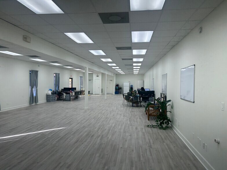 More Photos Of 101 Mattie M Kelly Blvd, Destin Light Distribution For Lease