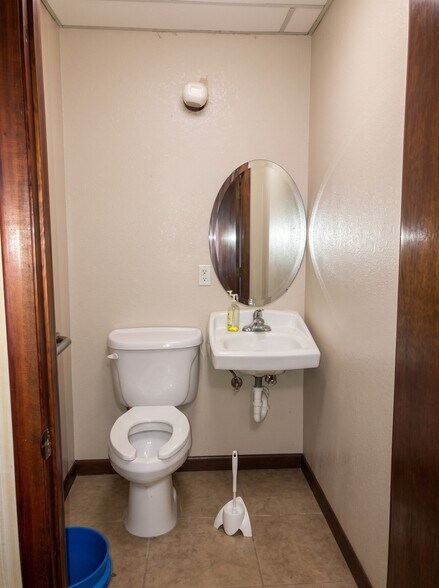 More Photos Of 302 W Main St, Bowling Green Healthcare For Sale