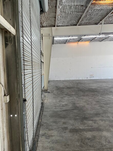 More Photos Of 3906 Arnold Ave, Naples Warehouse For Lease