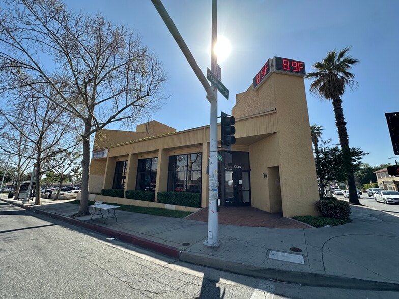More Photos Of 1241-1337 N Lake Ave, Pasadena Unknown For Lease