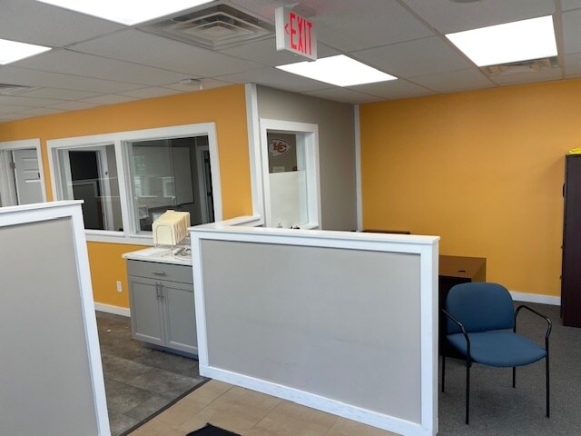 More Photos Of 2700 N Belt Hwy, Saint Joseph Office For Sale
