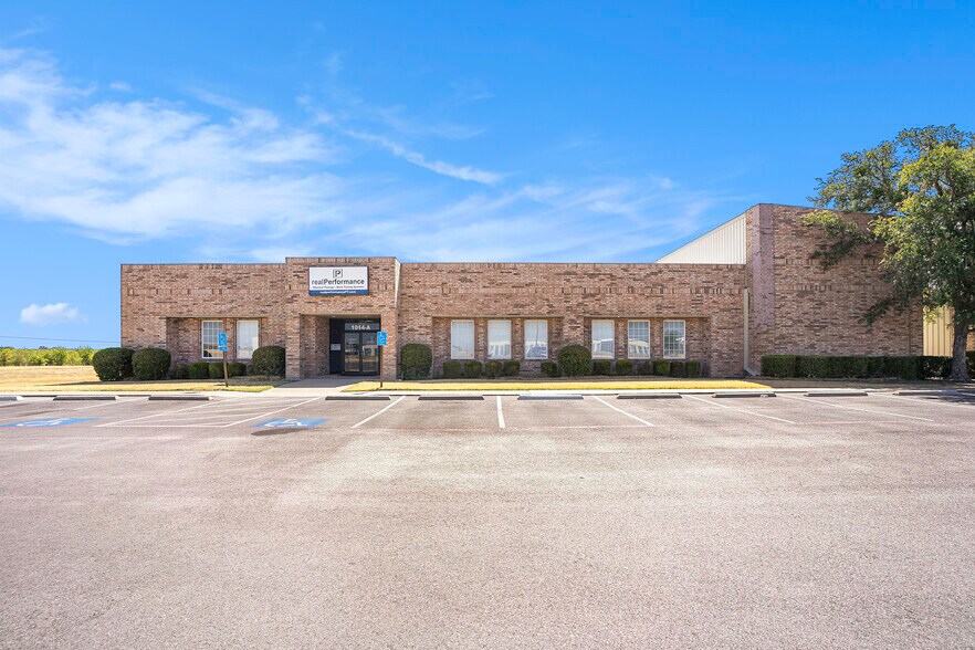 More Photos Of 1014 N Nolan River Rd, Cleburne Medical For Sale