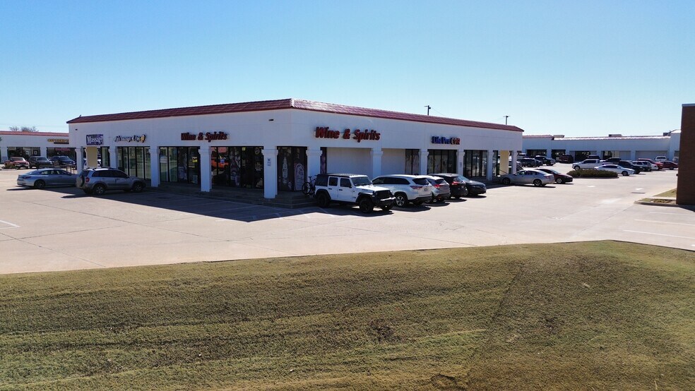 More Photos Of 800-828 W Edmond Rd, Edmond Unknown For Lease