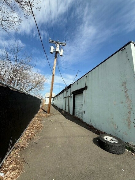 More Photos Of 8100 US 13, Levittown Flex For Lease