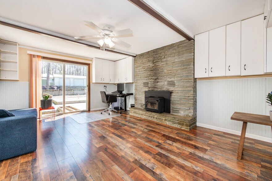 More Photos Of 8 Stonehedge Ln, Byram Township Veterinarian Kennel For Sale