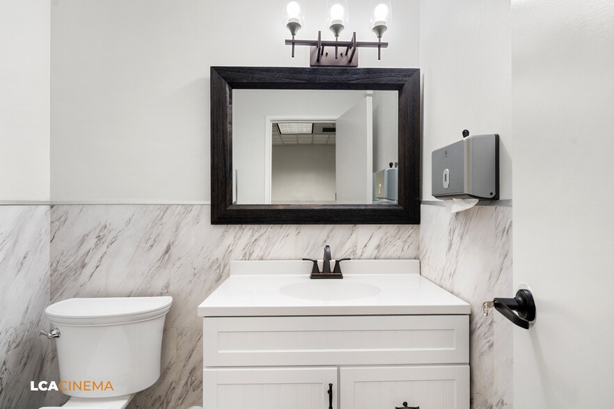 More Photos Of 2317 17th St, Bakersfield Medical For Lease