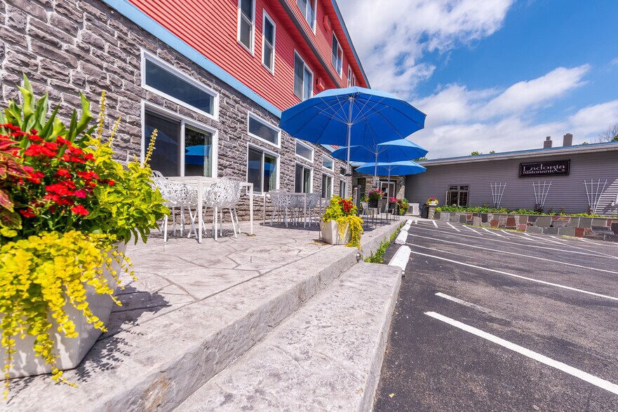 More Photos Of 6302 Main St, Tannersville Hotel For Sale