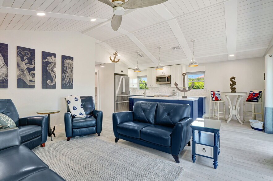 More Photos Of 193 Cocohatchee St, Naples Specialty For Sale